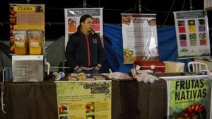 Alvir esta na Feira de Economia Solidária comercializando produtos do Cetap - Centro de tecnologias alternativas populares. Um dos eixos deste centro é fazer o resgate da diversidade de frutas nativas do sul do Brasil.